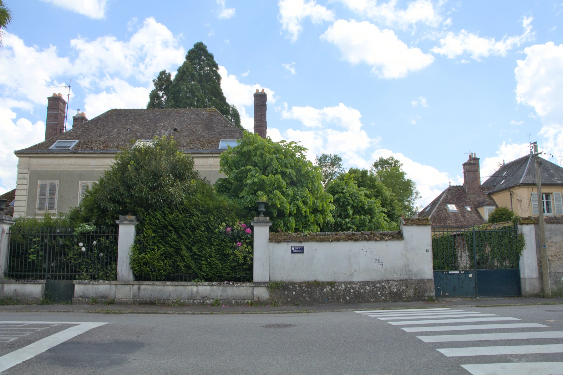 Maison ancienne avec jardin clos dans un village des Yvelines